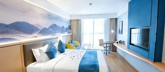 H Crytal Hotel (Jinma Road, Dalian Development Zone)