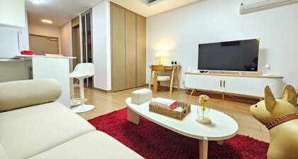 Perfect 1-bedroom condo with AC in vibrant Seoul
