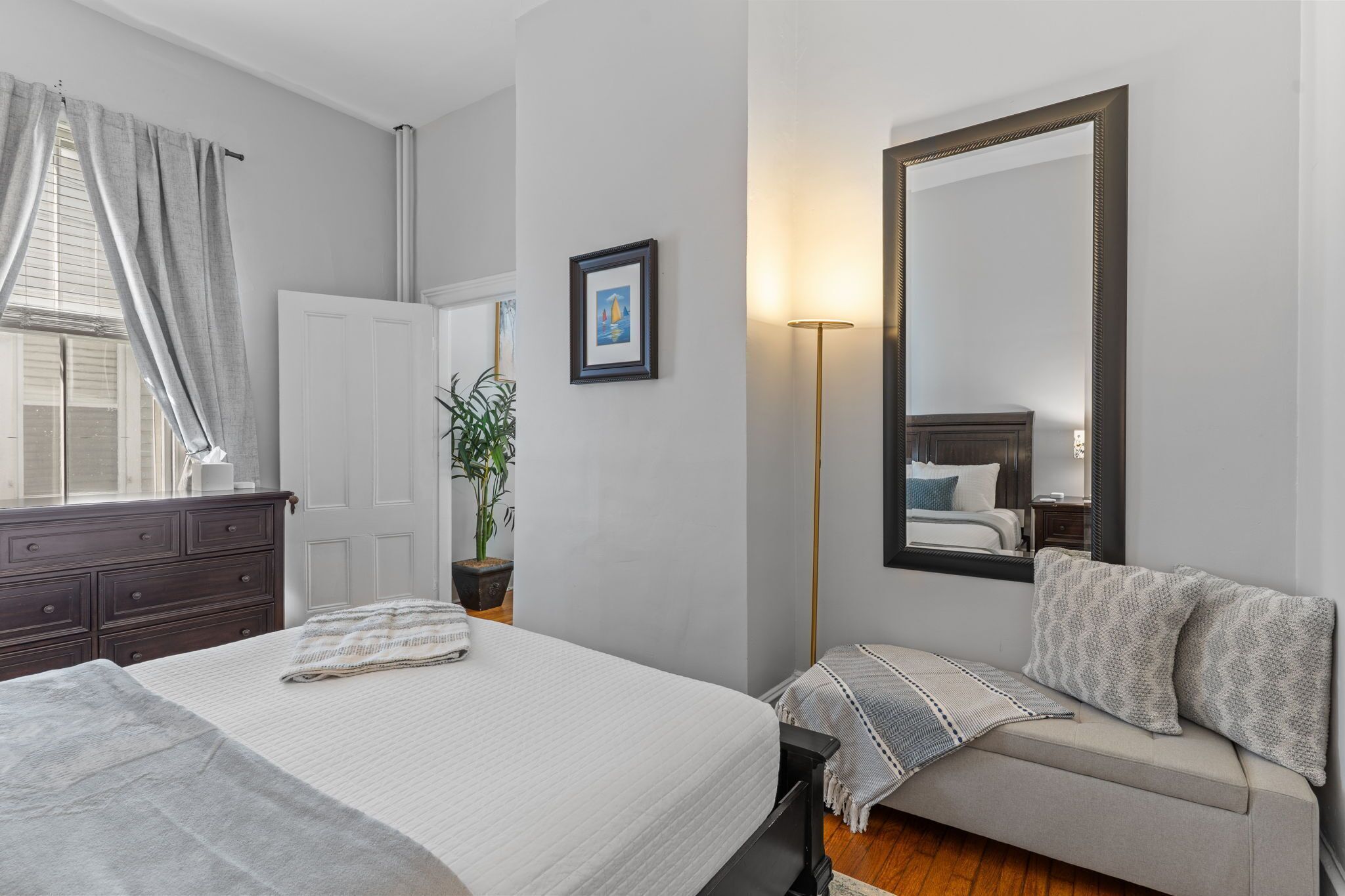 1 bedroom, desk, iron/ironing board, WiFi (free)