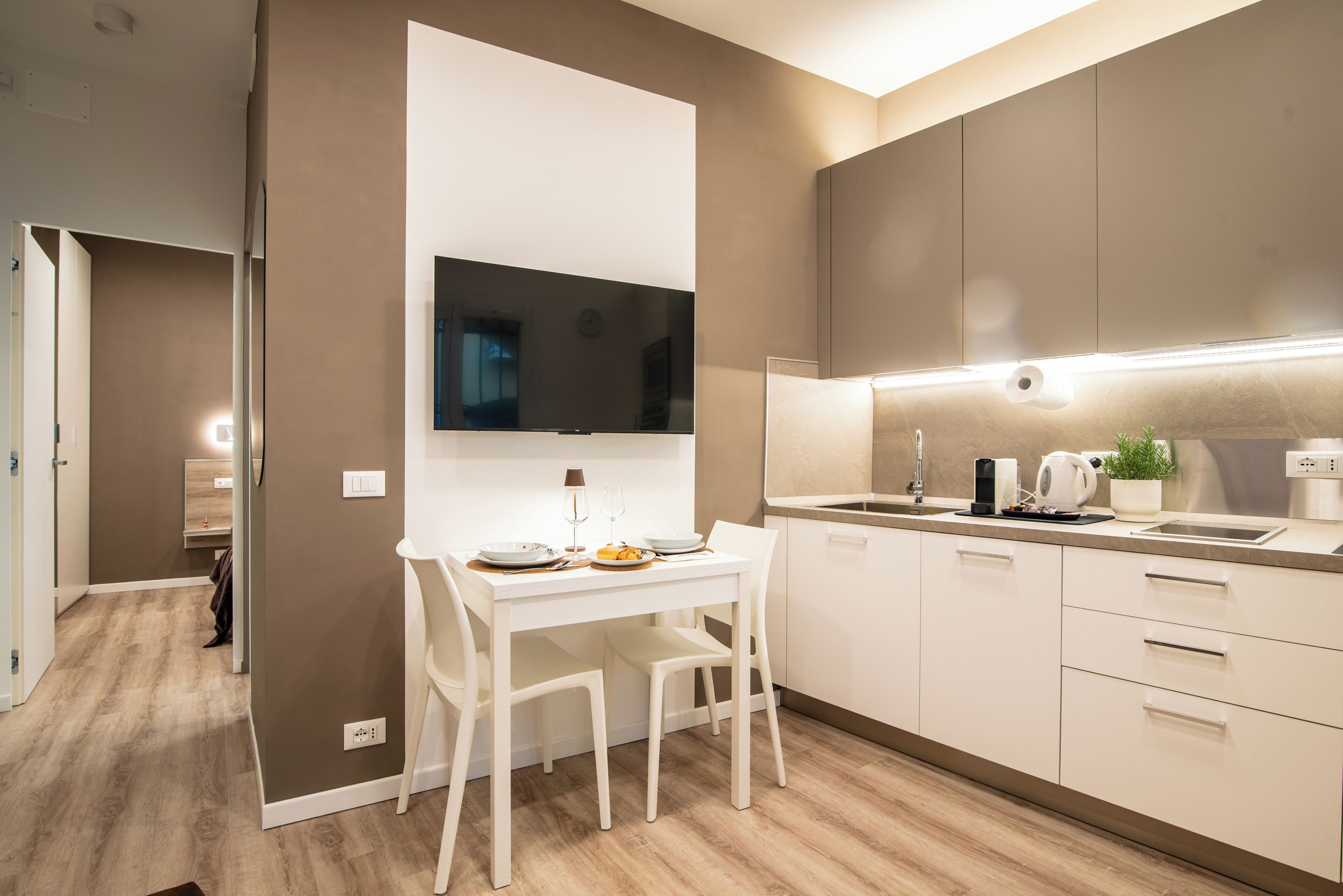 Micro-ondes, four, plaque de cuisson, lave-vaisselle