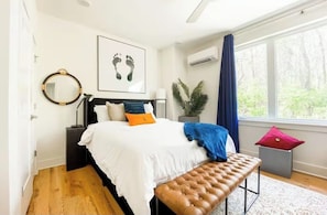 4 bedrooms, desk, iron/ironing board, travel crib