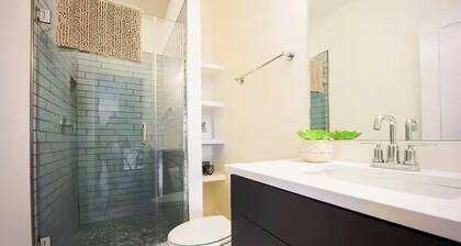 Spacious 4-bedroom townhome in tranquil Nashville with AC