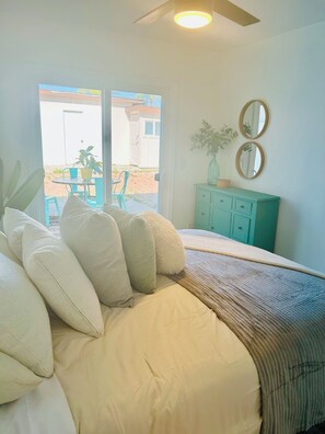 Room - The Orkney - A Modern Coastal Cardiff Residence (Encinitas)