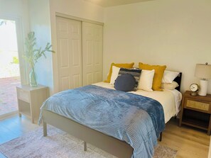 Room - The Orkney - A Modern Coastal Cardiff Residence (Encinitas)