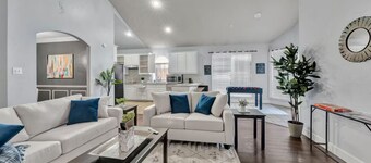 Modern & Cozy 3BR Home & Close to Lake