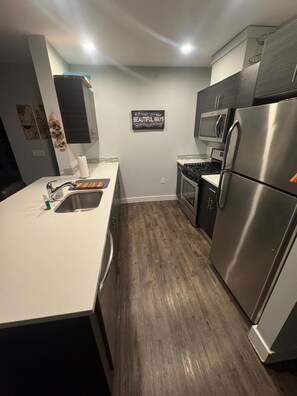 Private kitchen - 1 BR Apt 15-mins from NYC/ MetLife/American Dream (West New York)