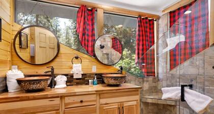 The Fox Lodge - Luxury Cabin w/ Heated Indoor Pool & Poker Room