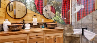 The Fox Lodge - Luxury Cabin w/ Heated Indoor Pool & Poker Room