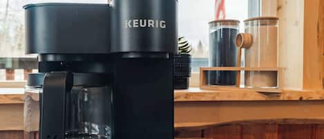 Coffee maker with complimentary starter K-cups for slow mountain mornings.