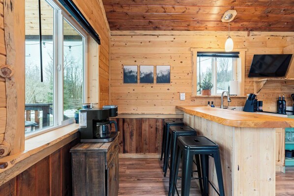 Coffee/tea maker, fridge, toaster, cookware/dishes/utensils - Rustic Glamping Cabin Near Sandpoint (Sandpoint)