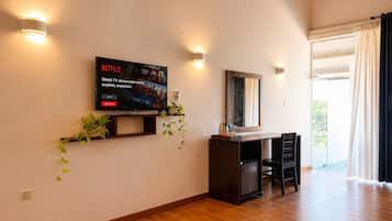 Una scrivania, Wi-Fi gratuito
