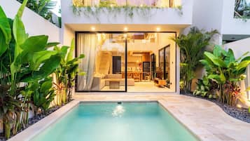Vila luxo, varanda, vista para a piscina | Piscina | Piscina externa