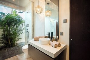 Deluxe Villa, Patio, Pool View | Bathroom - Elementa Villas Bingin by Blacksand (Pecatu)
