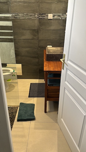 Bathroom - Vrbo Property (Gros-Morne)