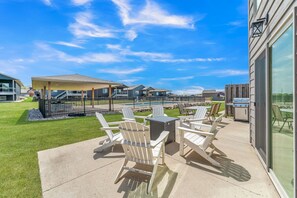 Outdoor dining - Lake Okoboji Vacation Cabin at Bridges Bay | Waterpark Passes + Close to Arnolds Park (Arnolds Park)