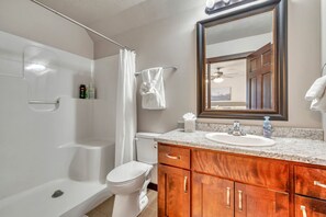Shower - Lake Okoboji Vacation Cabin at Bridges Bay | Waterpark Passes + Close to Arnolds Park (Arnolds Park)
