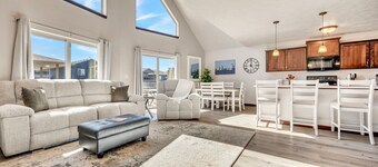 Lake Okoboji Vacation Cabin at Bridges Bay | Waterpark Passes + Close to Arnolds Park