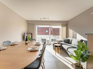 Interior - Nice apartment for 5 people with WIFI, TV and balcony (Bruges)