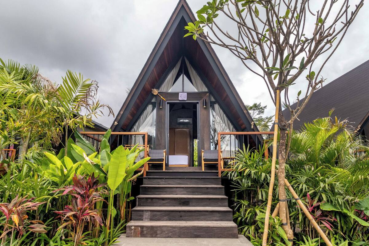 Sunrise Cabin | เครื่องนอนระดับพรีเมียม, โต๊ะทำงาน, ผ้าม่านกันแสง, Wi-Fi ฟรี