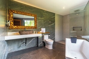 ห้องดีลักซ์ | ห้องน้ำ | ของใช้ในห้องน้ำฟรี, ไดร์เป่าผม, ผ้าเช็ดตัว, สบู  ่