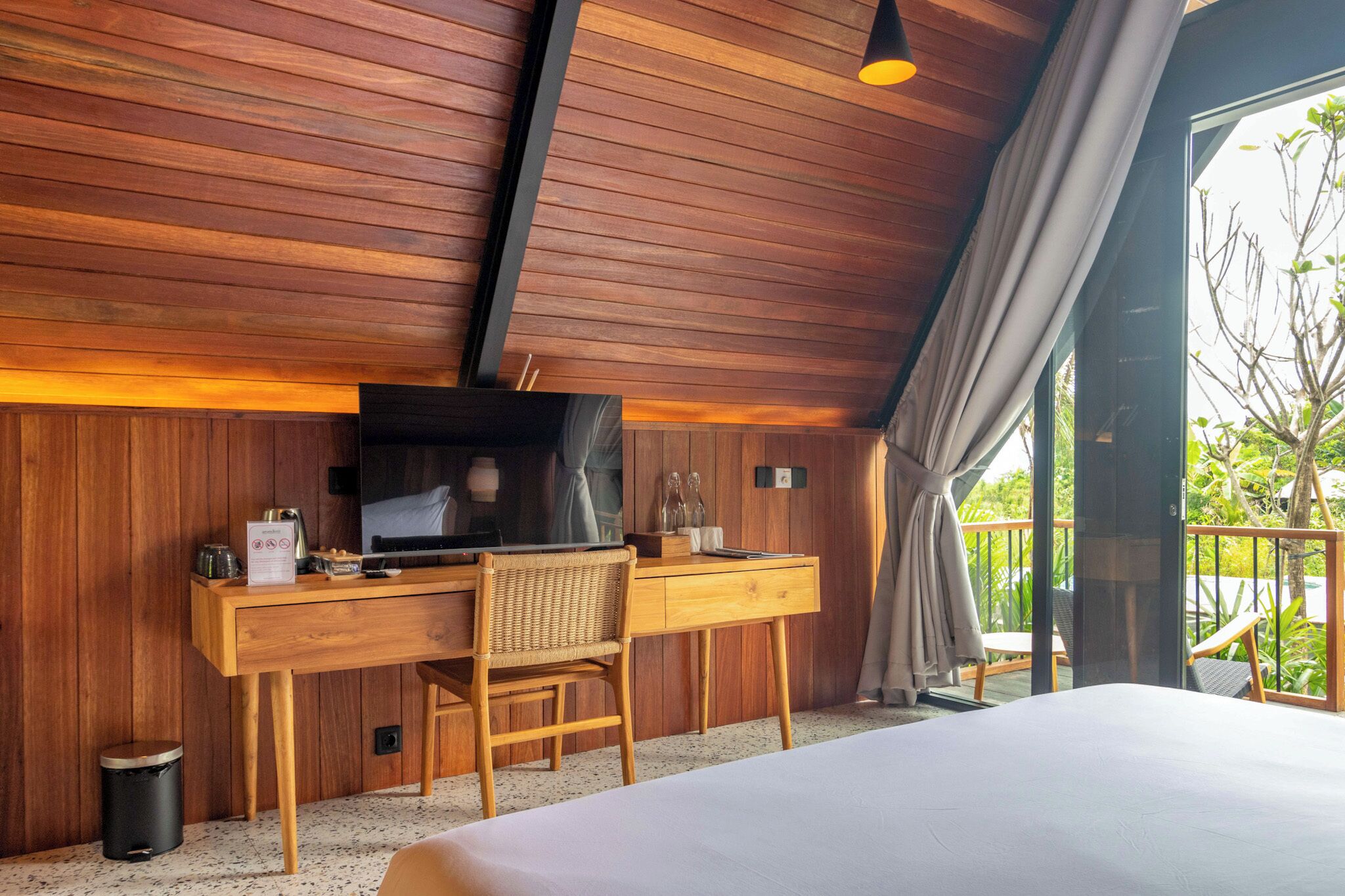 Sunrise Cabin | Desk, free WiFi, bed sheets