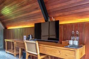 Sunrise Cabin | Escritorio, wifi gratis y ropa de cama 