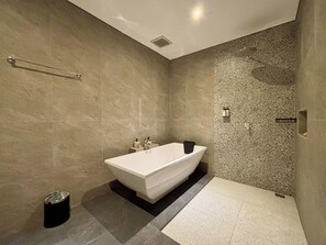 Chambre Deluxe, 1 chambre, non-fumeurs, vue piscine | Salle de bain