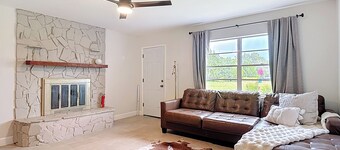 The Cozy 2.4-Acre Country Heaven near it all