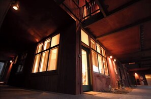 Exterior - Charming studio with AC in cozy Bigfork, perfect location! Walk to Flathead Lake (Bigfork)