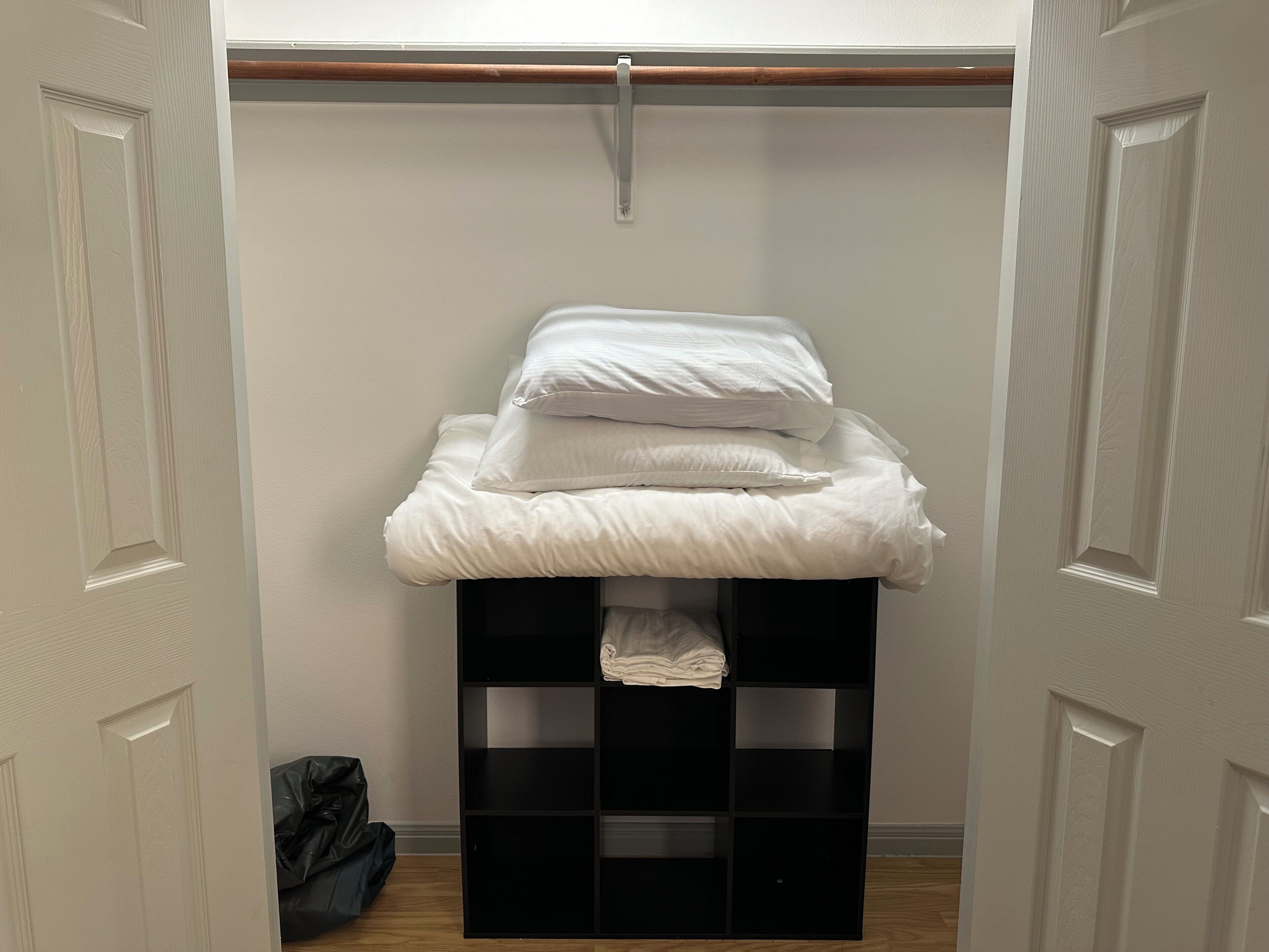 WiFi, bed sheets
