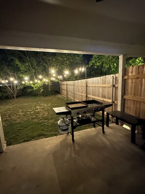 Terrace/patio - Cozy Duplex in peaceful Buda! Near COTA & Austin. Minutes to town, I35 & Toll45. (Buda)