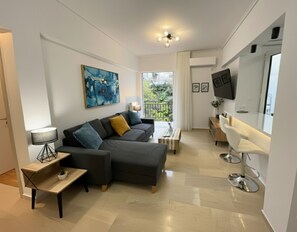 TV - New 7 Minutes walk to Acropolis Museum (Athina)