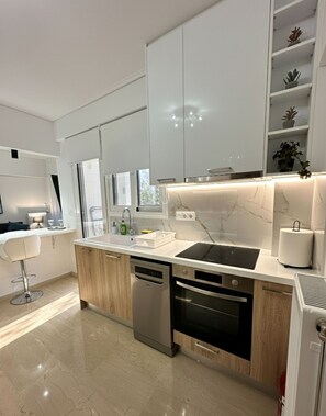 Microwave, oven, stovetop, dishwasher - New 7 Minutes walk to Acropolis Museum (Athina)