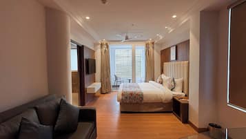 Executive Room, Balcony | Iron/ironing board, free WiFi