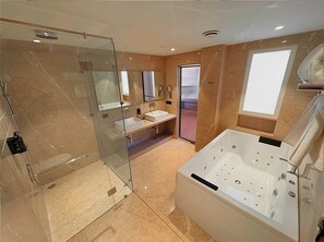 Suite – president | Bad | Hårføner, håndklær, såpe og sjampo