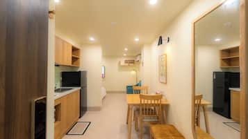 ์คํ ๋ค๋ ์ํํธ, ์นจ์ค 1๊ฐ