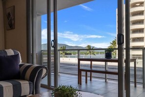 Interior - Belle Escapes 403 Harbour Lights (Cairns)