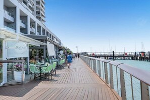 Outdoor dining - Belle Escapes 403 Harbour Lights (Cairns)