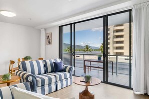 TV - Belle Escapes 403 Harbour Lights (Cairns)