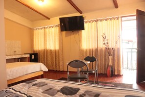 Laptop workspace, free WiFi - Lechugal Guest House (Cusco)