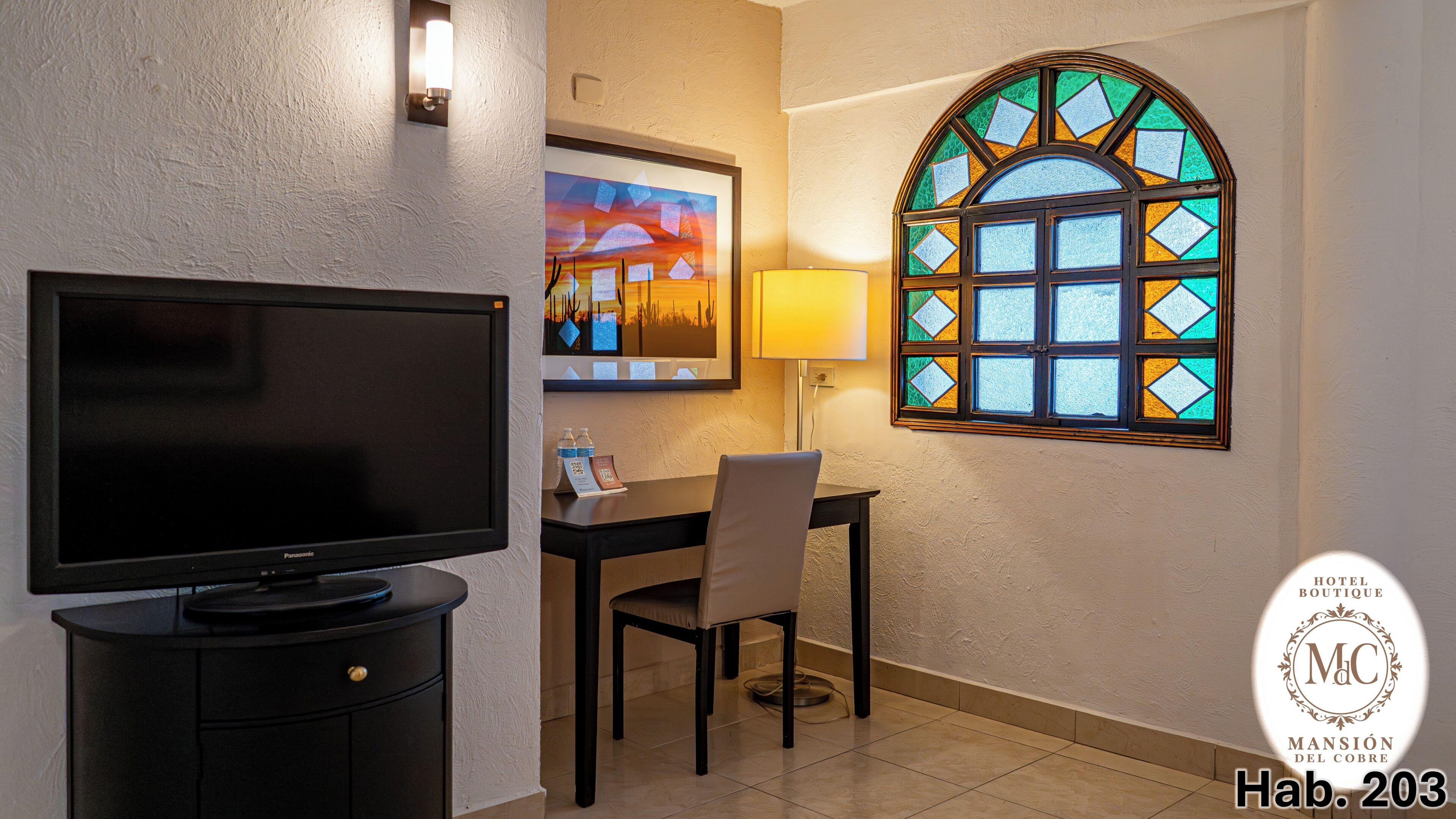 Comfort Room, City View | Living area