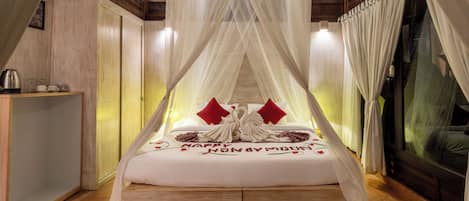 Deluxe Room, Valley View | Laptop workspace, WiFi (free), bed sheets