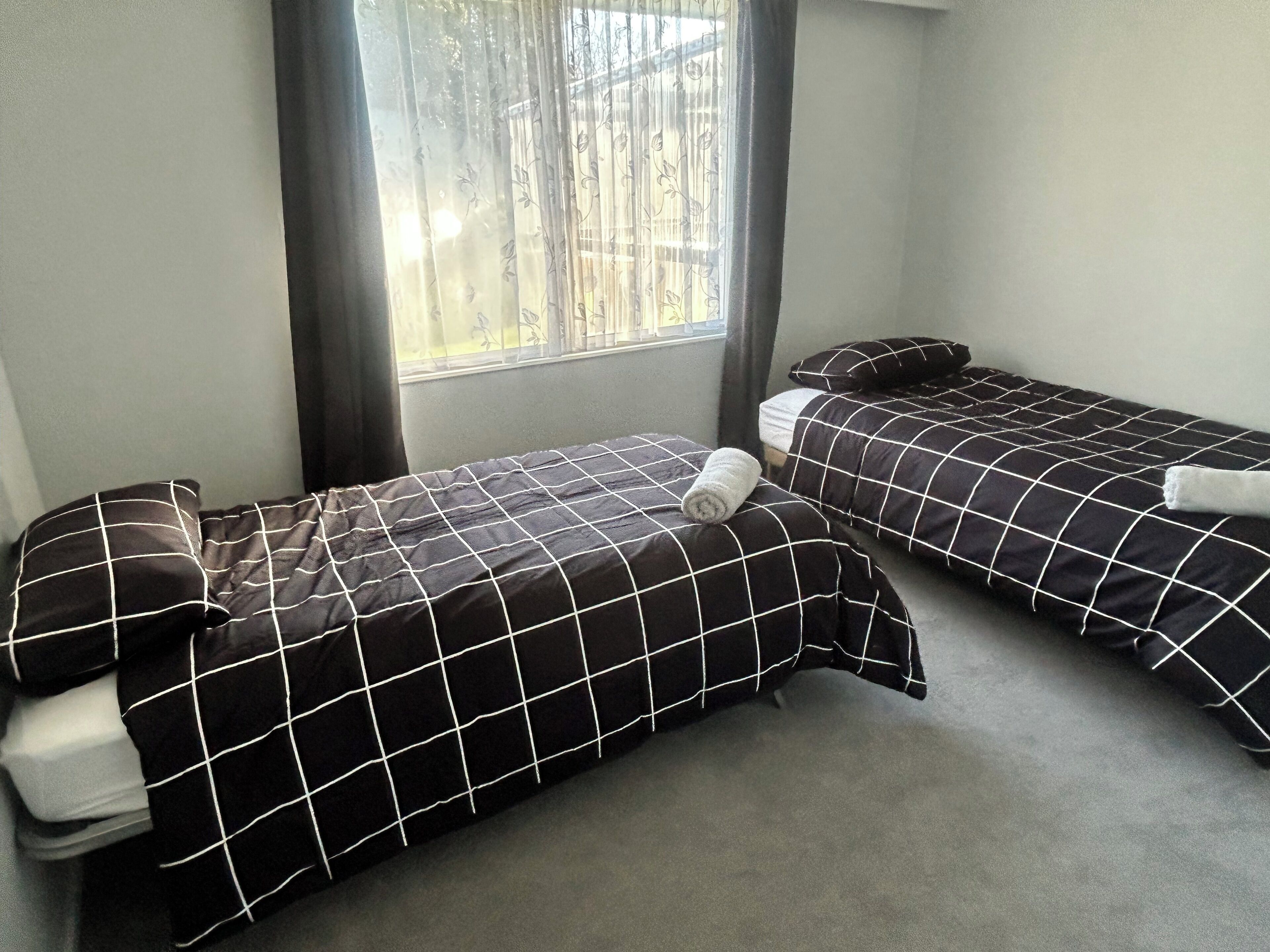 3 bedrooms, bed sheets