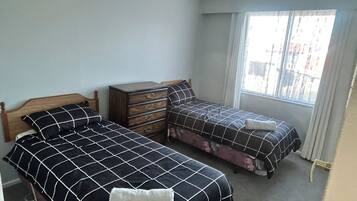 3 bedrooms, bed sheets