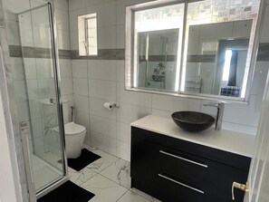 Bathroom - Cossey 3 bedroom house (Lumsden)