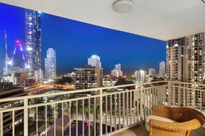 Property grounds - Salt & Sky Arcade - Sleeps 12 (Surfers Paradise)
