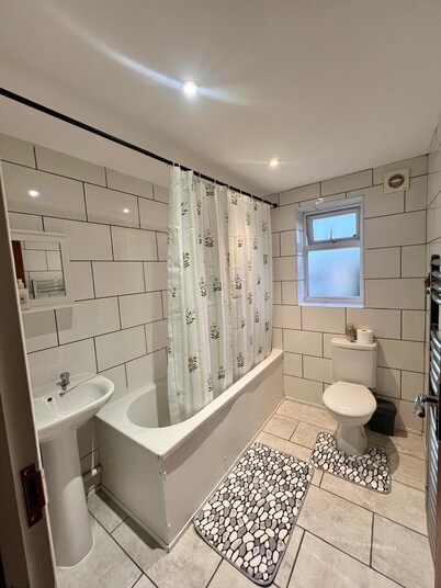Shared House in Ipswich with plenty of space and parking