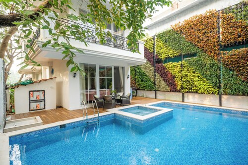 ELIVAAS Prive Suntuarios Ikkebana 4 BHK 