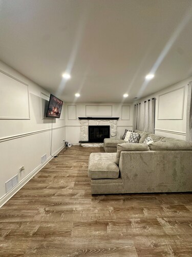 Welcoming 3-bedroom condo in charming Lynwood