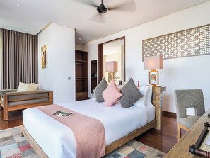 Premium bedding, in-room safe, free WiFi, bed sheets - Casa Brio Bali (Seminyak)